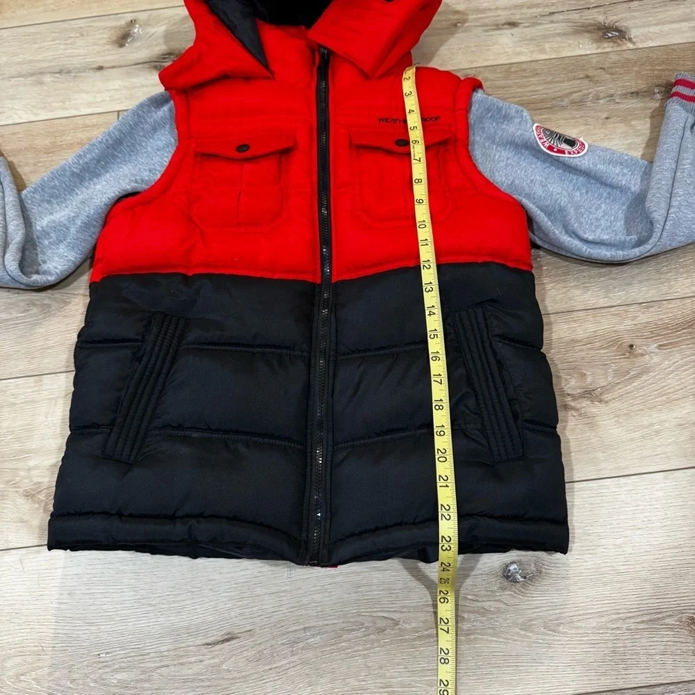 Weatherproof red black & gray puffer jacket with hood zip closure pockets, M.